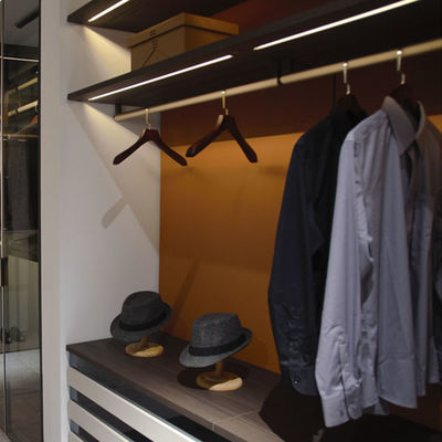 Perlengkapan yang disesuaikan dengan estetika Walk In Closet Lemari Pengatur
